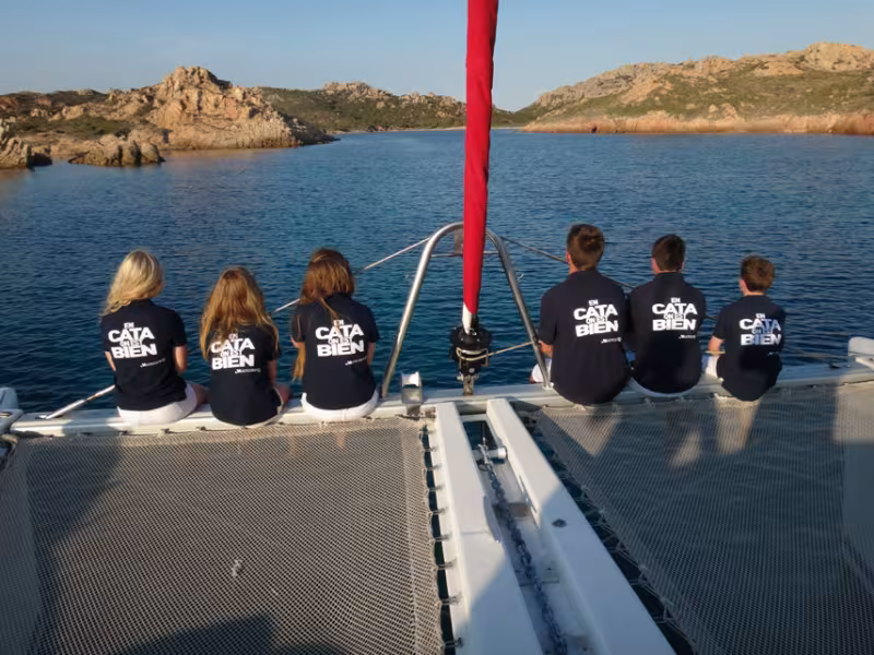 L'été dernier, Etienne est parti en catamaran sur un Lagoon 440 loué chez Sunsail entre Sardaigne et Corse. Cette photo a été prise au mouillage de Cala Lunga sur lîle de Razzoli – Archipel de la Maddalena.