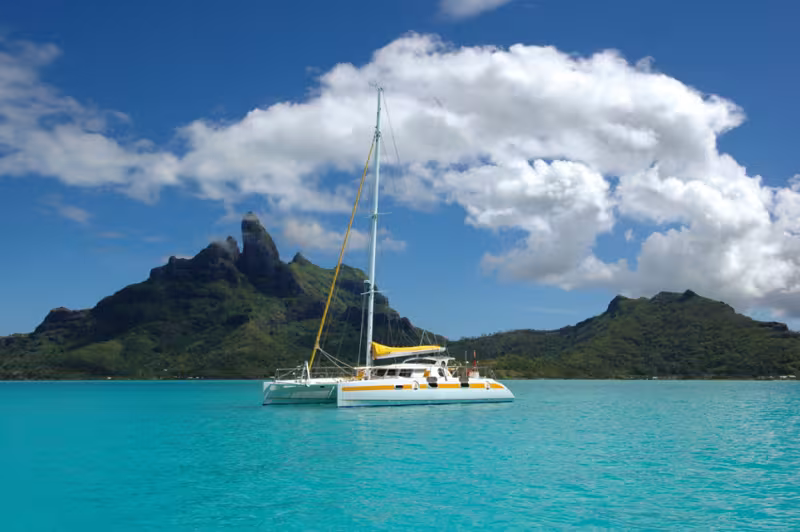 Un an après notre départ de France, Jangada est au mouillage dans le lagon de Bora-Bora…