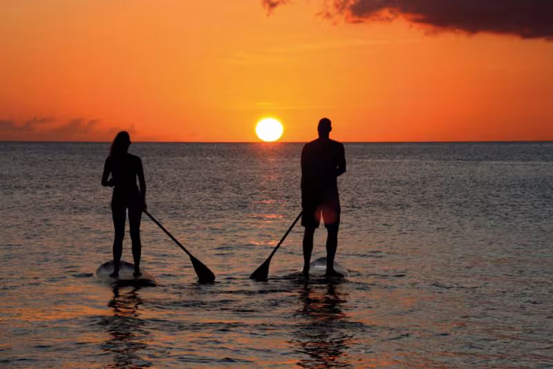 Session de paddle au coucher de soleil (photo Emeric Céricola)