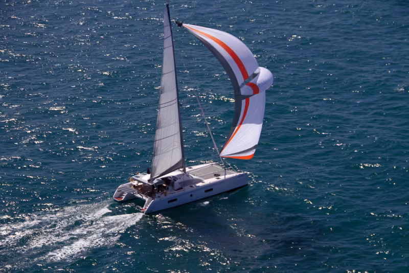 Pour profiter à fond de votre cata au portant, une bonne voile d'avant est importante…