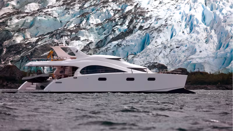 Un catamaran à moteur peut être une bonne solution pour partir loin et découvrir le monde, comme le Sunreef 70 de Laurent Bourgnon l'a démontré…