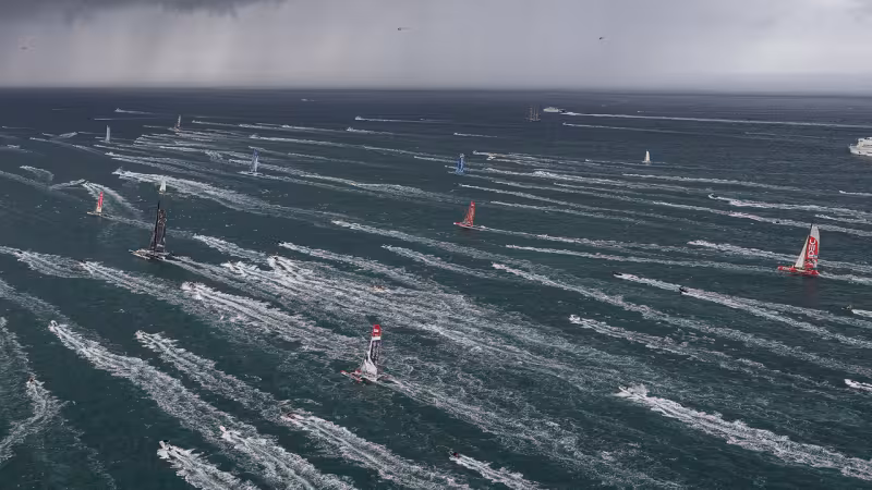 Le départ, un moment toujours très intense pour les spectateurs comme pour les marins qui partent pour vivre leur rêve !
