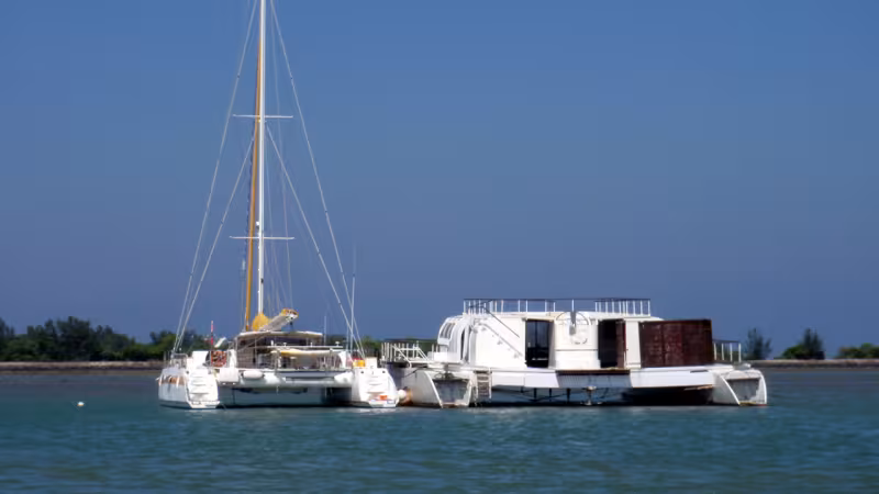 Jangada dans le havre de Benoa, à couple d’une erreur architecturale bien commode…