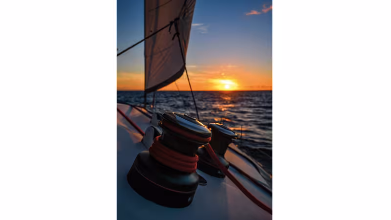 En route pour un nouveau voyage. Cap sur… le soleil couchant !