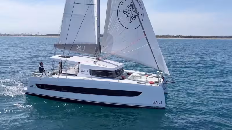 Bali Catsmart Catamaran - Avant-première mondiale - Teaser essai en mer - Multicoques Mag