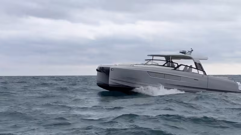 YOT 36 powercat - Teaser essai en mer avec Django Fontaine - Multicoques Mag