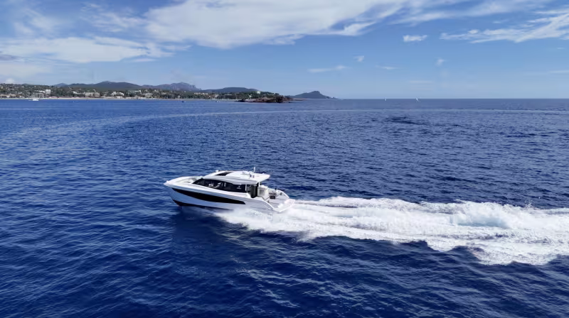 Aquila 42 Coupe powercat | Visite guidée | Multicoques Mag