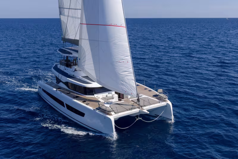 FP55 | Flybridge et pont rigide | Multicoques Mag