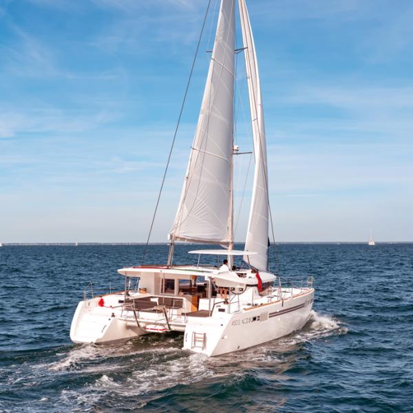 Le 450S a confirmé dans la grosse brise et la mer formée les bonnes dispositions dont avait fait preuve la version flybridge dans le médium.