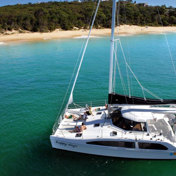 L'espace de vie disponible est impressionnant pour un bateau de cette taille.