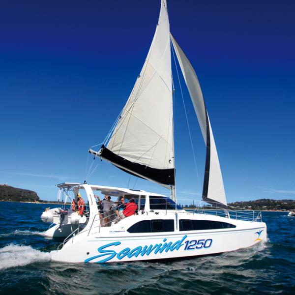 Véloce dès le moindre souffle d'air, le Seawind 1250 fait honneur à son patronyme.