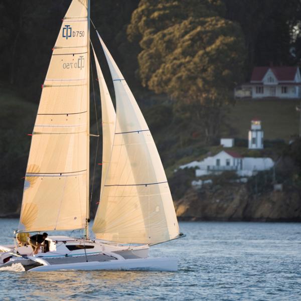 Avec ses flotteurs plus volumineux et sa surface de voile revue à la hausse, le Dash 750 a gagné des chevaux comparé au Corsair 24.