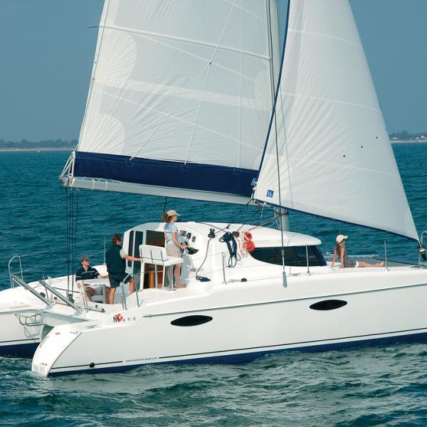 Dans sa version originale, le Mahé 36 ne propose pas de bimini rigide…