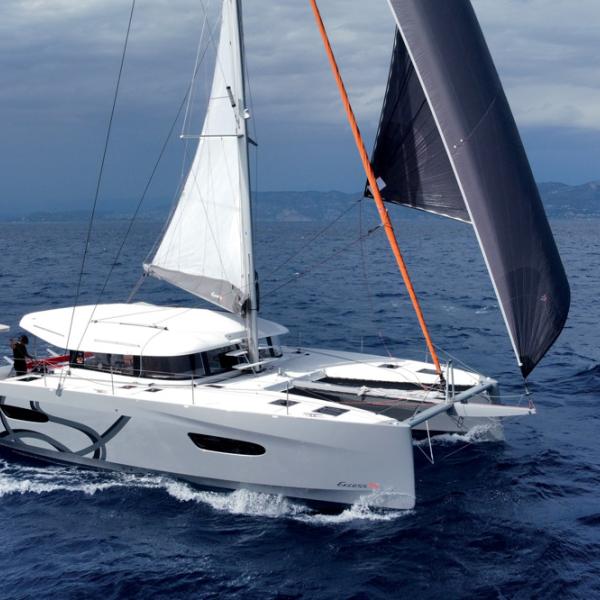 L’objectif de l’Excess 14 est  de mettre tout le monde  d’accord – aficionados du  monocoque compris : la  croisière, c’est sur plusieurs coques que ça se passe !