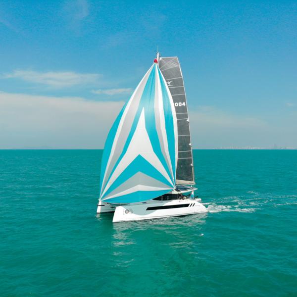 Le 1370 a été conçu en collaboration avec le fondateur de la société Seawind, Richard Ward, et l’architecte naval français François Perus. N’est-ce pas le plus beau des Seawind – après le catamaran amiral 1600 ? 
