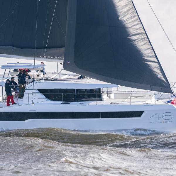 Navigation par bonne brise avec  les voiles Performance.