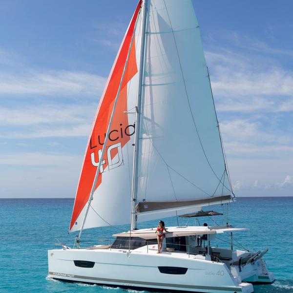 Le Lucia 40, dessiné par Berret-Racoupeau Yacht Design, a remplacé le Lipari 41 en 2015.