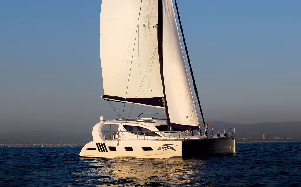 Xquisite X5 Sail catamaran au Miami Boat Show 2015