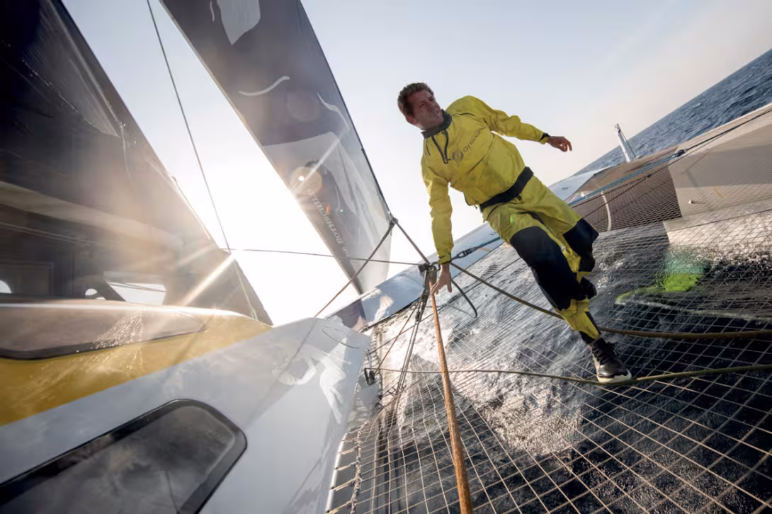Charles Caudrelier, vainqueur de la Route du Rhum à bord de Maxi Edmond de Rothschild, figure logiquement parmi les grands favoris.