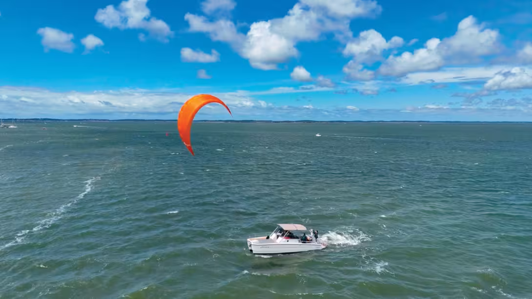 Le LibertyKzite® en plein vol : la navigation lente  reprend ses droits avec la décarbonation comme objectif.