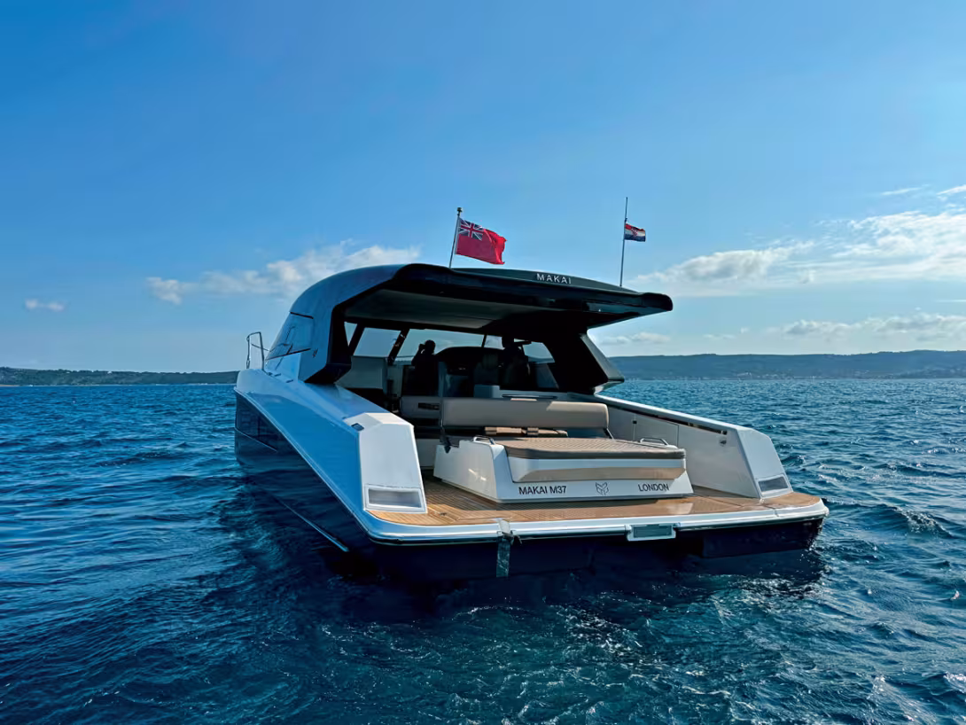 Le choix d’une motorisation inboard permet d’exploiter la plage arrière à 100 %.
