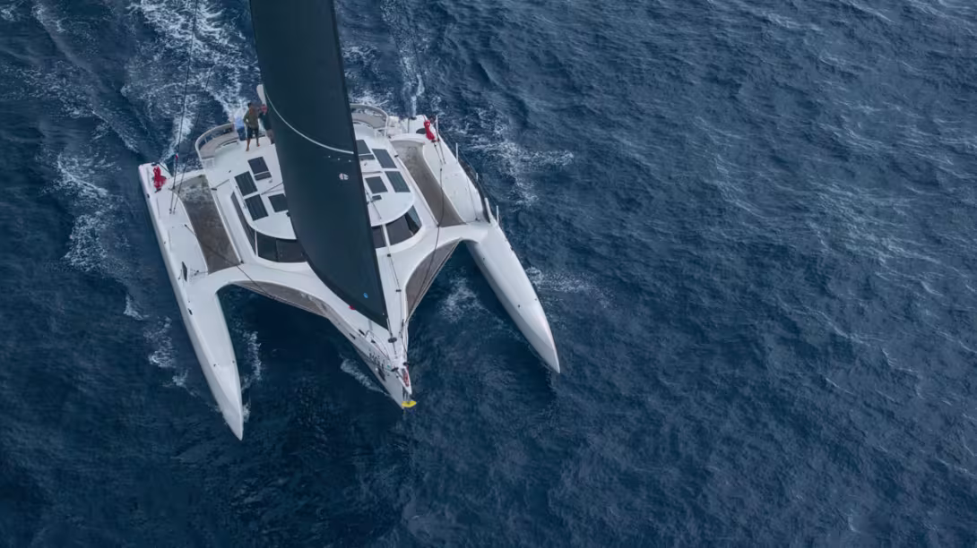 Les dérives courbes et asymétriques peaufinées par les architectes Morrelli & Melvin peuvent plonger jusqu’à 4 m sous la surface !