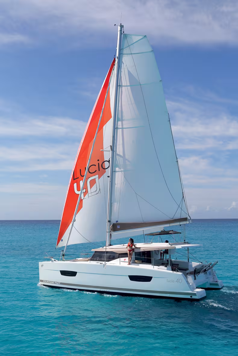 Le Lucia 40, dessiné par Berret-Racoupeau Yacht Design, a remplacé le Lipari 41 en 2015.
