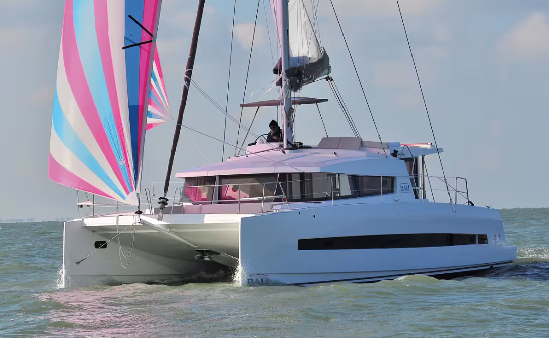 BALI 4.1 Catamaran - Boat Review Teaser - Multicoques Mag - Multihulls World