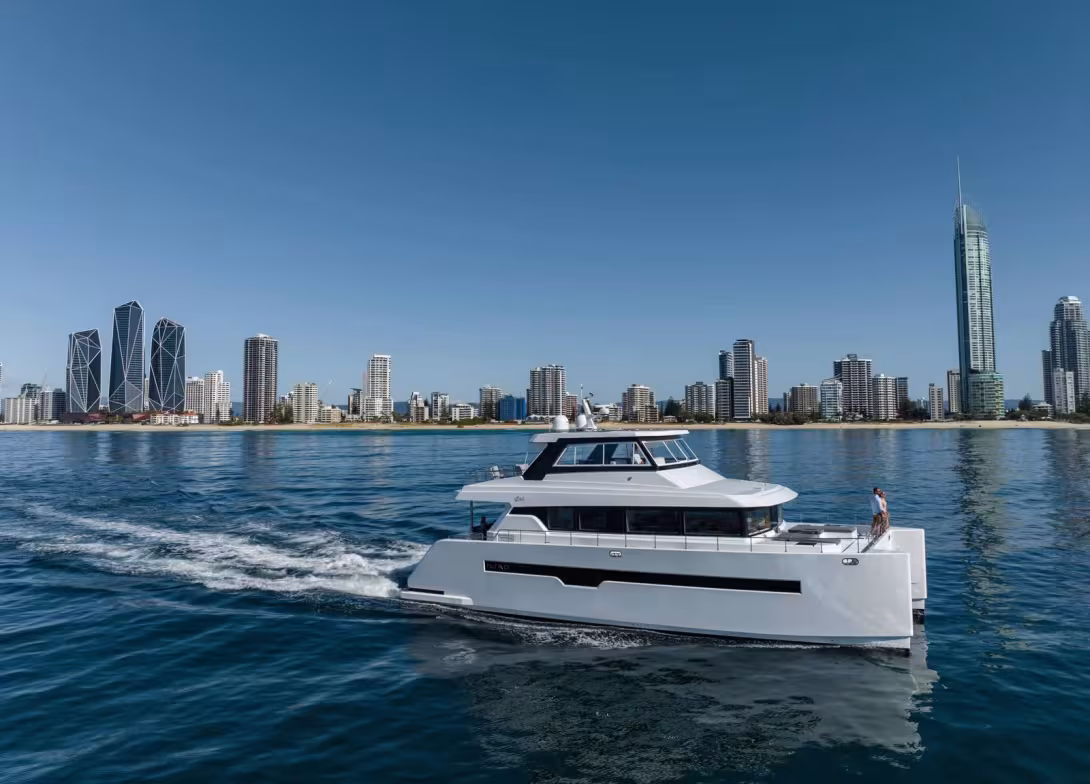 Iliad 62 Powercat - Teaser essai en mer - Multicoques Mag