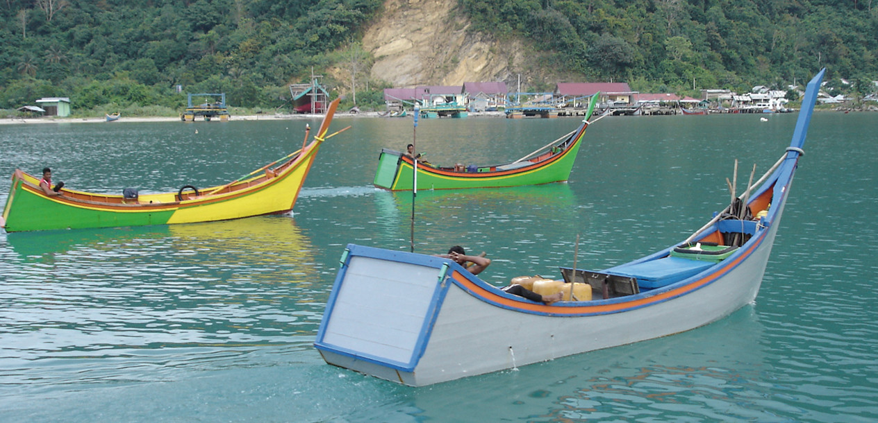 Des voisins de mouillage aux couleurs chatoyantes.