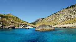 Majorque : oubliez le béton et découvrez les calanques désertes en multicoque !