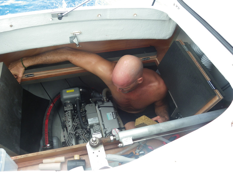 Couple heureux en mer