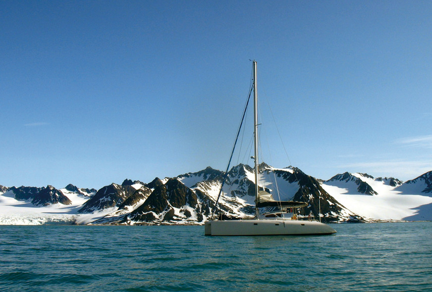 Design classique ou avant-gardee pour grande croisière en catamaran