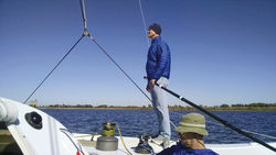 MULTICOQUES MATCH : POUR FAIRE FUMER LES ETRAVES AU SOLEIL ? TRIMARAN CLASSIQUE OU CATA DERNIER CRI ?
