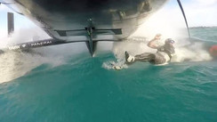 Homme à la mer sur les catas de l'America's Cup
