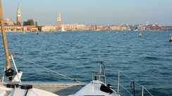 Nos lecteurs autour du monde : Un catamaran à Venise