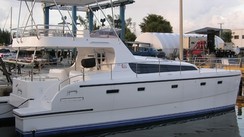Havana 42 Flybridge Powercat