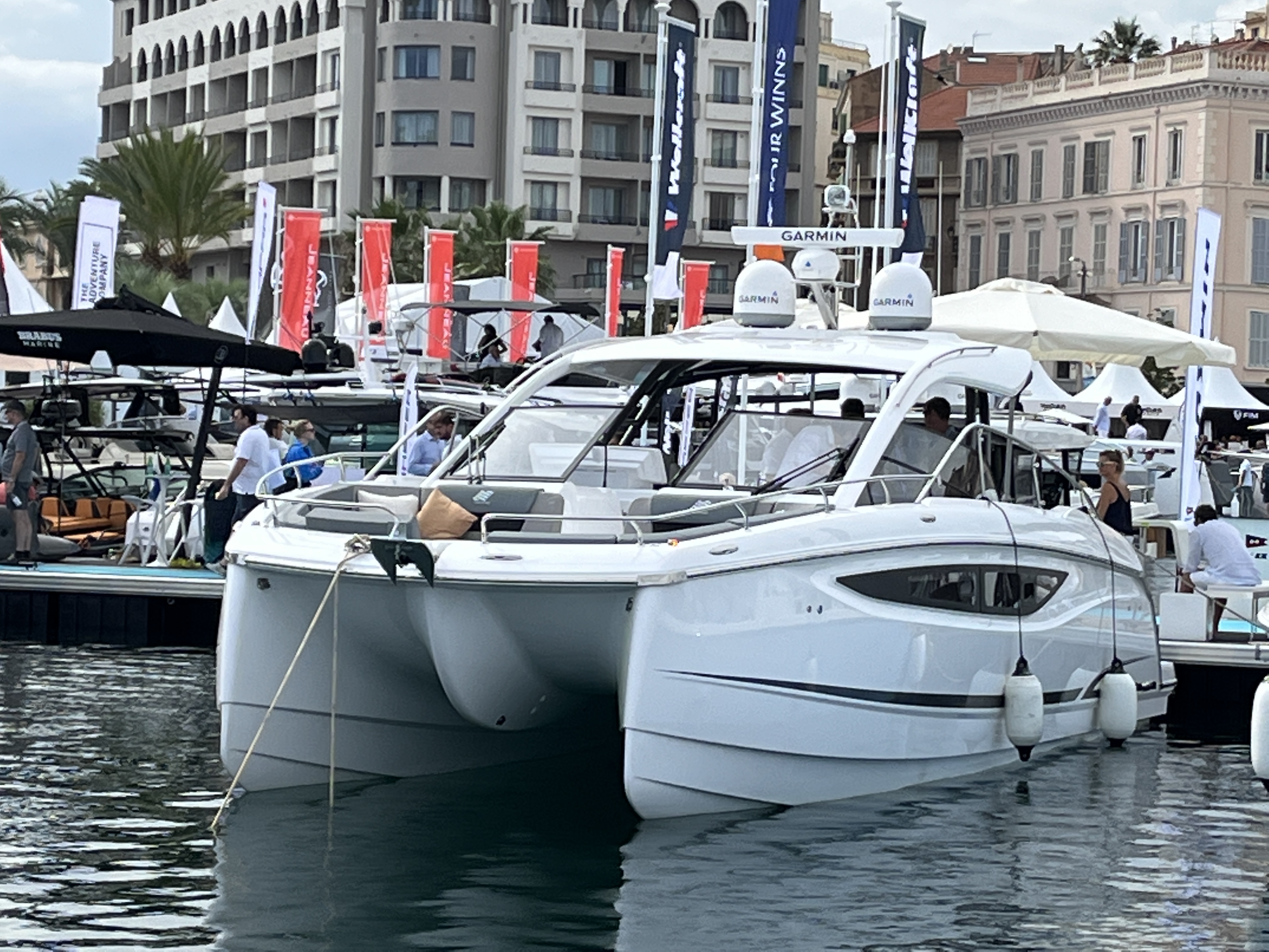 Four Winns TH36 Un powercat surprise à Cannes ! Multipower
