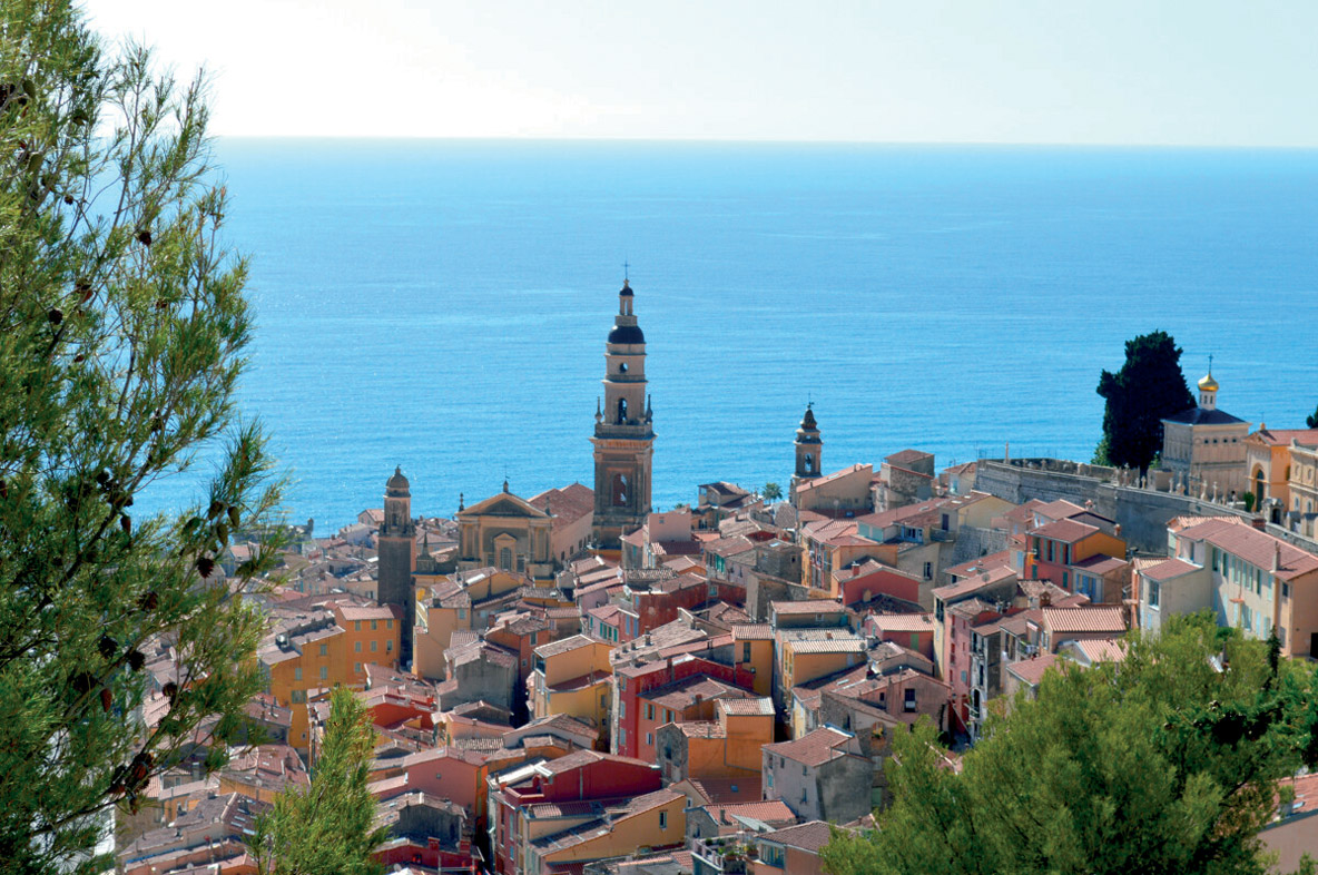 Menton est la dernière ville côtière française avant la frontière italienne. ©Côte d’Azur France/Gaël Simon
