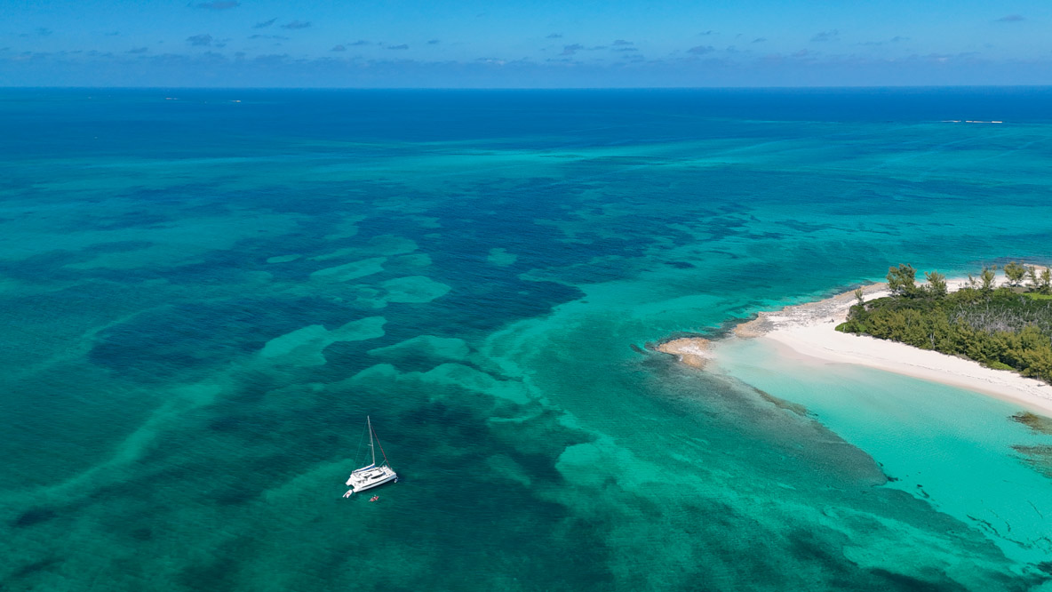 A l’extrémité nord-ouest de Nunjack Cay, on peut profiter d’un mouillage très sauvage – parfois un peu rouleur.