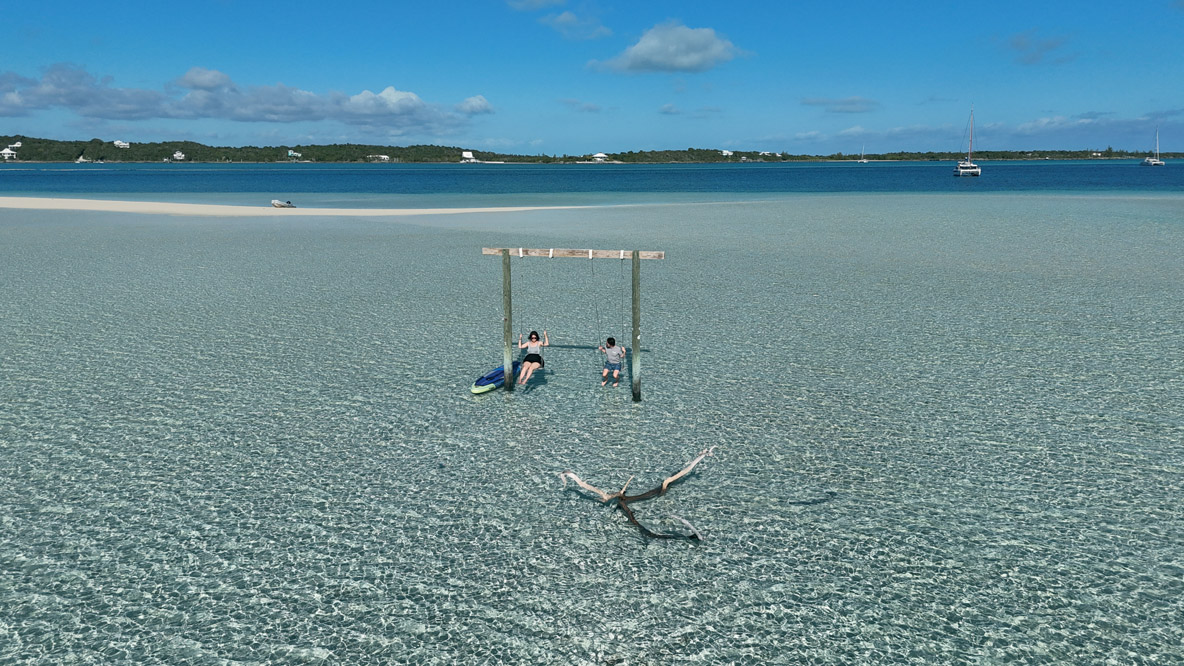Tahiti Beach ! L’eau est aussi transparente qu’en Polynésie, mais il faut se lever tôt et privilégier la marée haute pour profiter de ce site en mode Robinson…