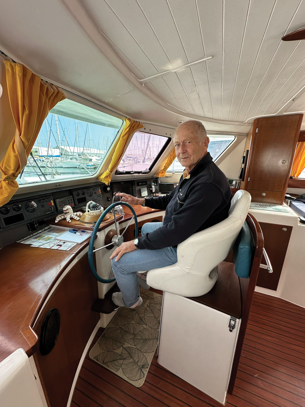 « On oublie la vitesse et on profite pleinement de la mer » : c’est le résumé très pertinent qu’établit Jacques de son powercat, dont il se sépare avec regret.